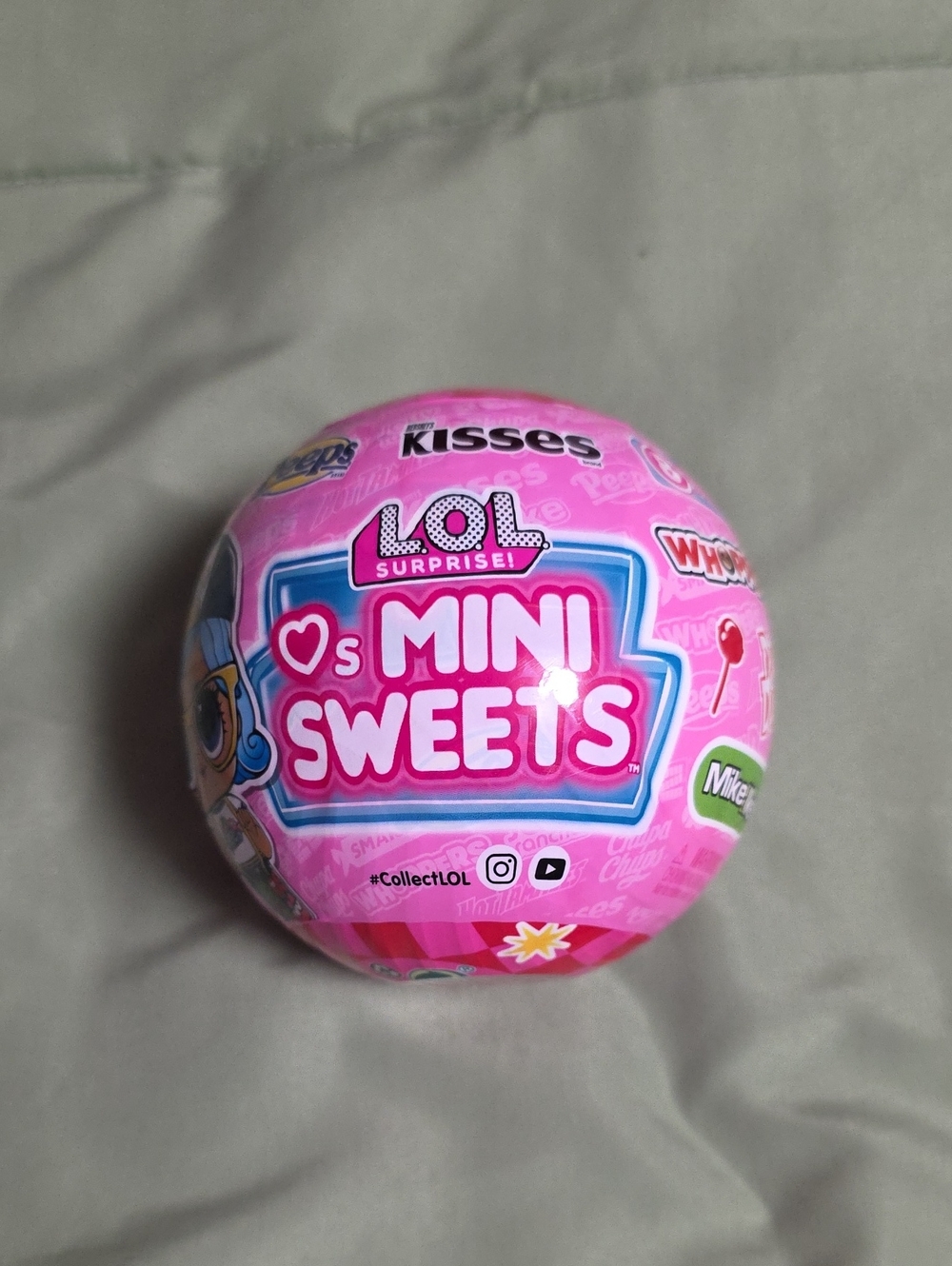 LOL Surprise Loves Mini Sweets Doll Exclusive with 8 Surprises, Candy Theme